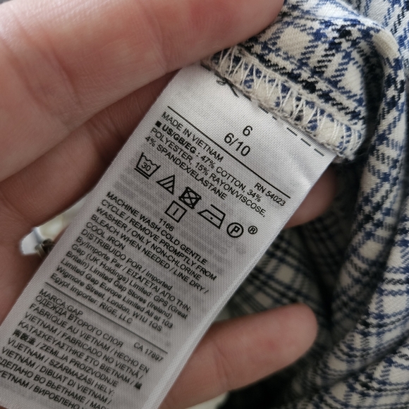 GAP Women's Gray Plaid Trousers - Picture 7 of 7